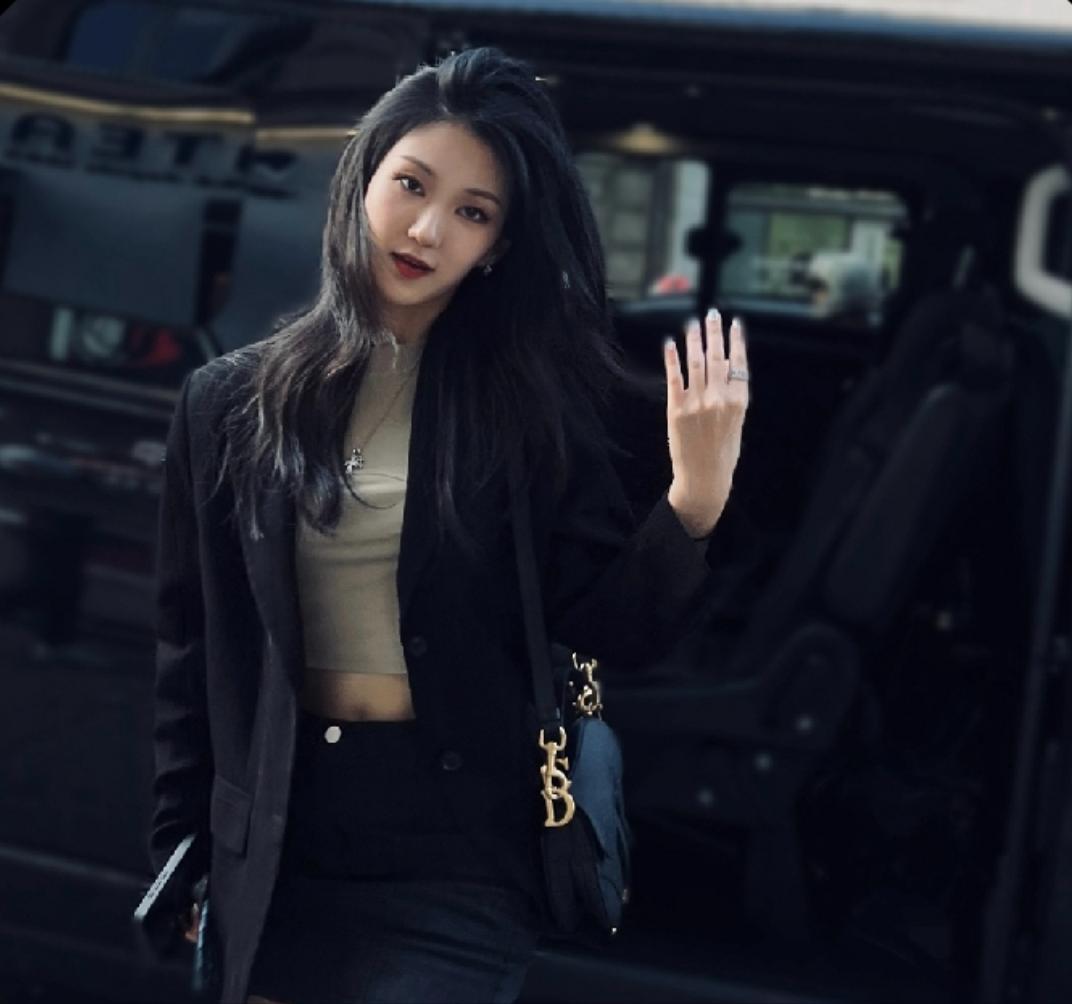 黄晓明新恋情 胡冉儿 黄晓明感情史_娱乐圈公布恋情的明星