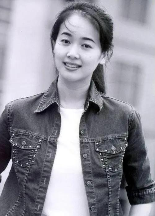 明星出轨被偷拍没拉窗帘_娱乐圈出轨的男人_娱乐圈忘记拉窗帘出轨事件