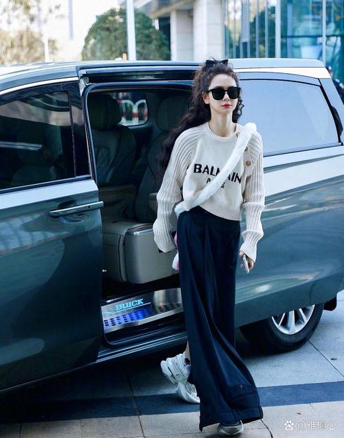 墨镜明星_女明星带墨镜的照片_墨镜明星头像