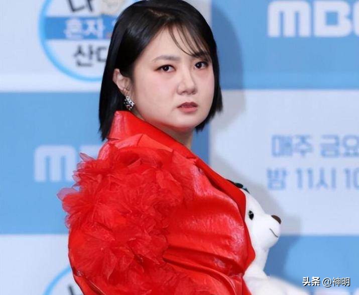 韩国艺人朴娜莱，又被曝在车上发生关系！强迫工作人员旁听